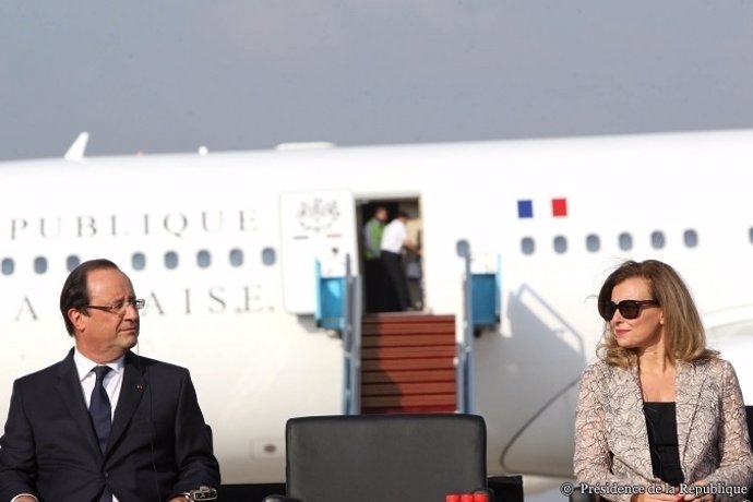 El presidente de Francia, François Hollande, y su pareja, Valerie Trierweiler