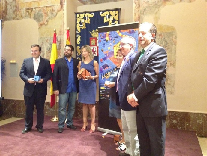 García (C) durante la presentación de ·D Wire