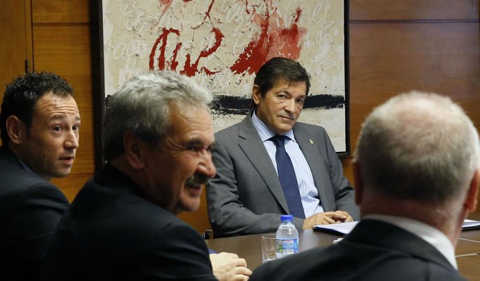 El presidente del Principado, Javier Fernández, en primer término