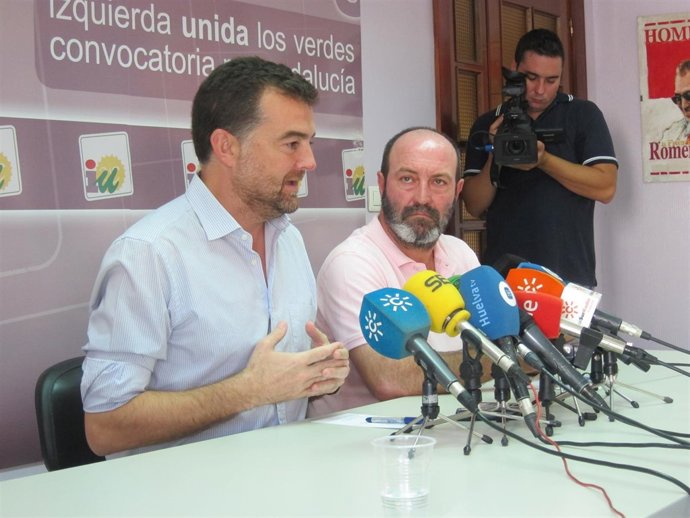 Antonio Maíllo y Pedro Jiménez, en rueda de prensa en Huelva. 