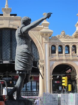 Escultura de César Augusto en Zaragoza