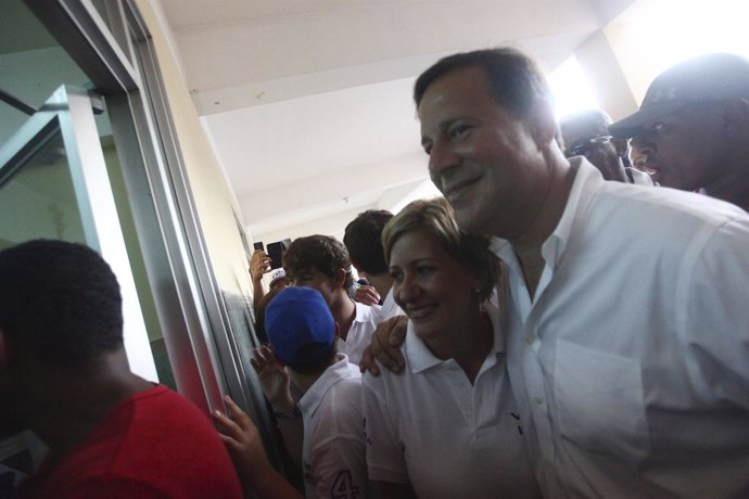 Juan Carlos Varela, presidente de Panamá, con su esposa