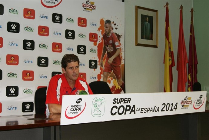 Duda en rueda de prensa