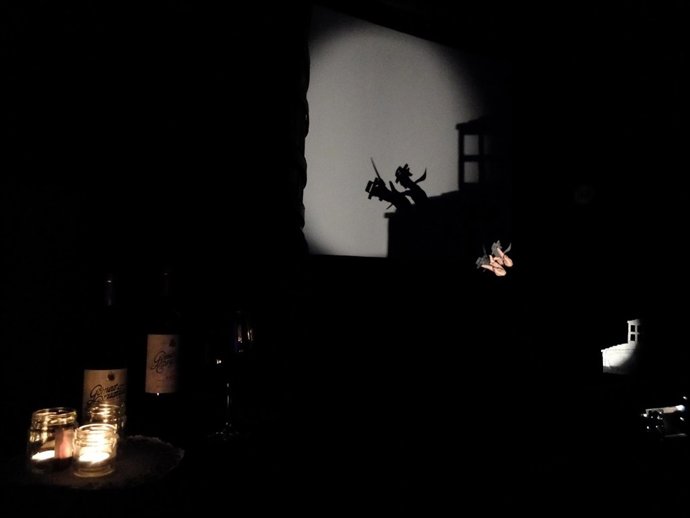 Espectáculo de sombras chinas en Gómez Cruzado