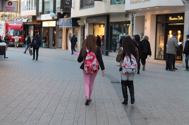 ESCOLARES, ESTUDIANTES, MOCHILAS, ALUMNOS