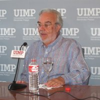 Gutiérrez Aragón no ve posible ahora contar una película de forma clásica