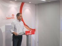 Luena dice tener "esperanza" de que no se convoque y cree que Mas "tiene muchos días para recapacitar"