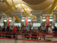 El aeropuerto Adolfo Suárez-Madrid Bajaras bate su récord mensual de pasajeros extranjeros en agosto