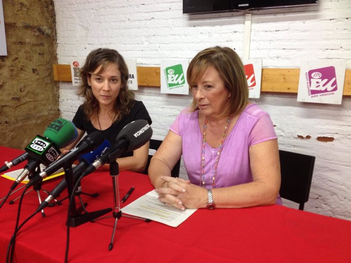 Marina Albiol y Marga Sanz en una rueda de prensa