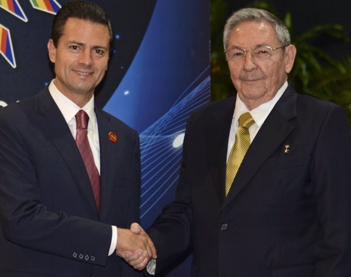 Peña Nieto y Raúl Castro en La Habana