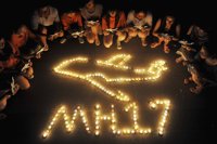 El vuelo MH17 se desintegró en el aire sobre Ucrania tras resultar alcanzado por "objetos" a gran velocidad