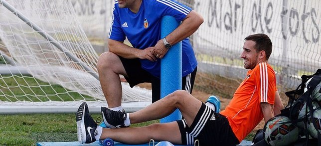 Paco Alcácer en un entrenamiento con el Valencia