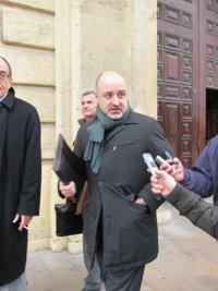 Serra, imputado en Gürtel, deja su escaño en Corts para que no se use su situación para dañar al PP en precampaña