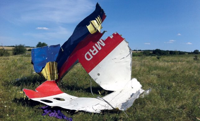 Restos del vuelo MH17 derribado en Ucrania