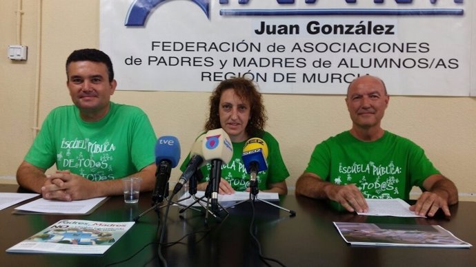 Foto de los miembros de la Junta Directiva de la FAPA Juan González