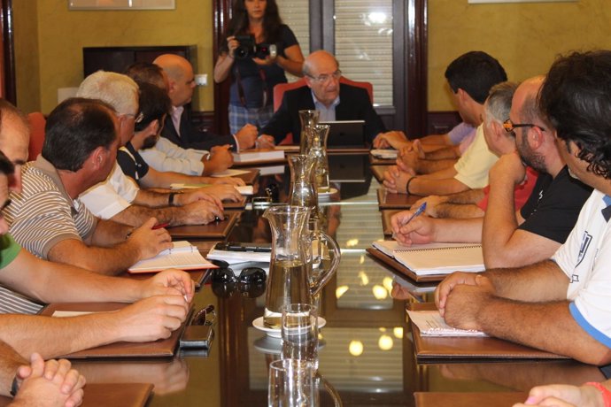 Reunión del alcalde de Huelva con el comité de empresa de Ence. 