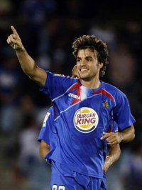 Pedro León enseña la oferta que realizó el Hannover a finales de julio