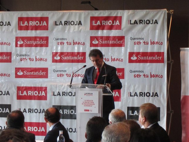 Enrique García Candelas, muy afectado, se dirige a los presentes