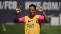 Adriano: "Luis Enrique tiene mucho carácter y nos viene muy bien"