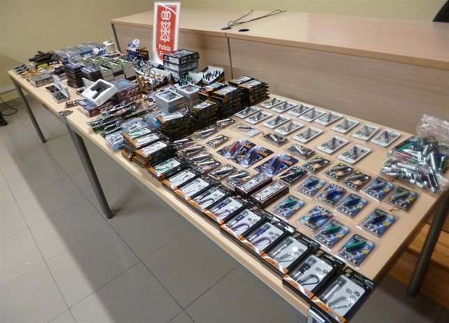 Objetos decomisados por la Policía Foral.