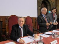 El rector de la UB defiende que los catalanes voten el 9N