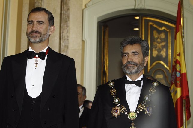 El Rey Felipe VI y Carlos Lesmes
