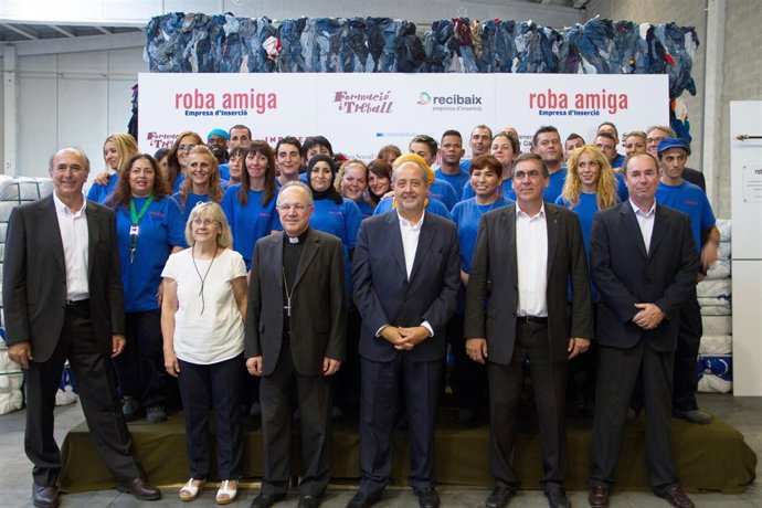 El conseller de Empresa y Empleo, Felip Puig en la planta de Roba Amiga