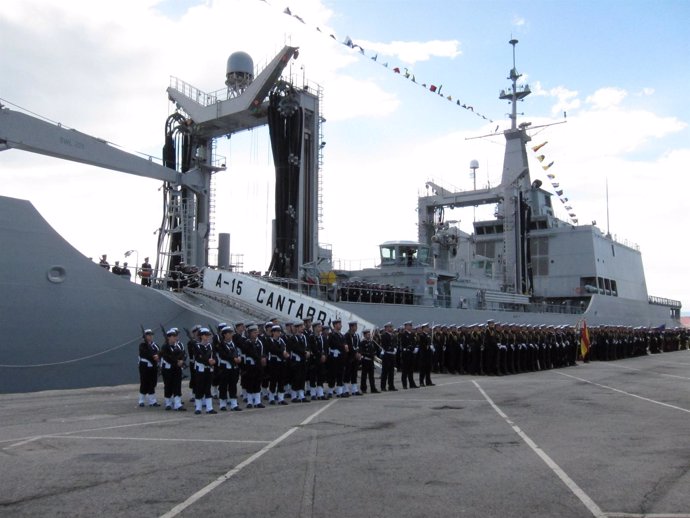 Acto de entrega de la bandera de combate al buque 'Cantabria' de la Armada