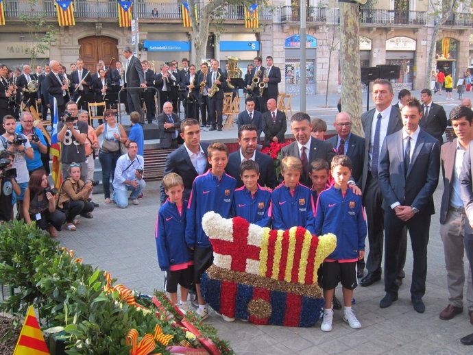 Ofrenda floral del Barça ante el monumento a Rafael Casanova por la Diada