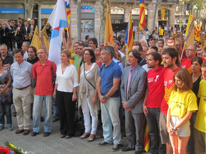 Ofrenda de ERC ante el monumento a Casanova