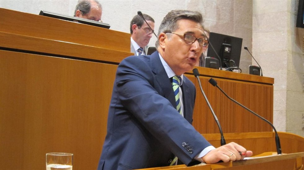 El consejero de Sanidad, Bienestar Social y Familia, Ricardo Oliván.