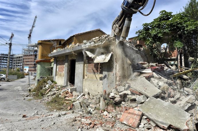 Derribo del inmueble de la calle La Gloria 31