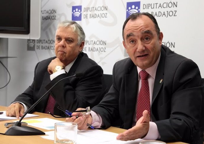 El presidente de la Diputación de Badajoz, Valentín Cortés, respondió hoy a los 