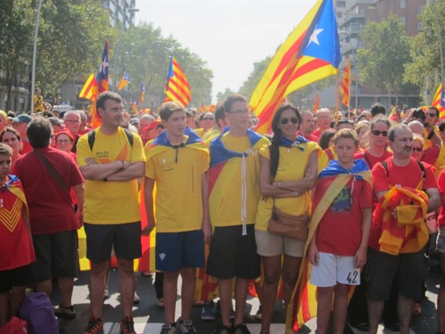 Los ciudadanos empiezan a formar la V en Barcelona