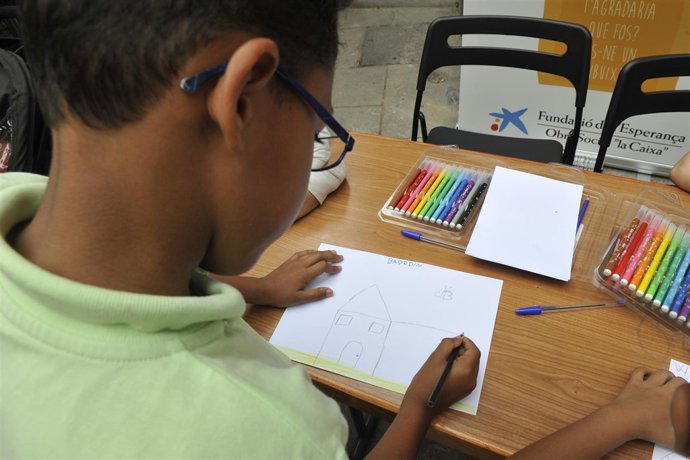 Imagen de Obra Social La Caixa sobre ayudas material escolar.