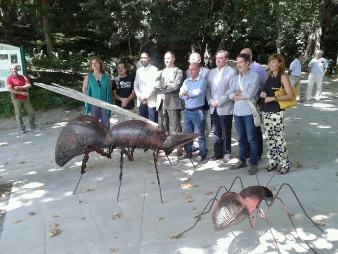 Exposición en el jardín botánico instalaciones muestra arte prisión