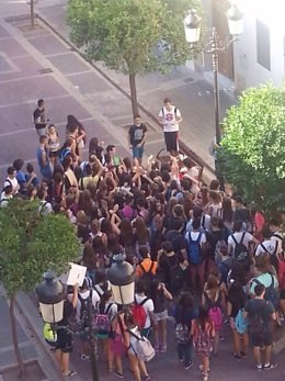 Alumnos de Secundaria protestan por el calor en Moncada  (Valencia)