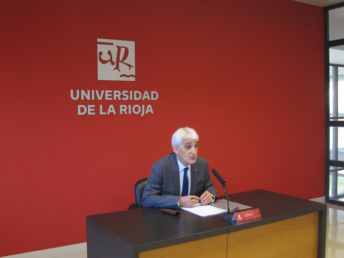 El rector de la UR, José Arnáez Vadillo