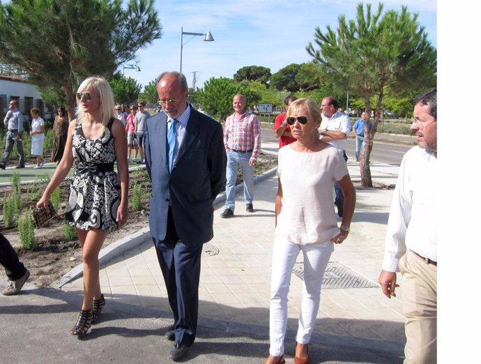El alcalde visita la urbanización del Pinar de Antequera