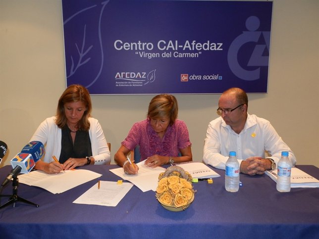 María González y Pilar Lahera han firmado este viernes el convenio