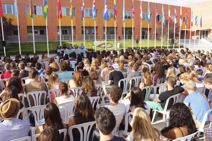 Bienvenida a extudiantes extranjeros en la UPO