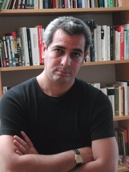El escritor Jorge Eduardo Benavides