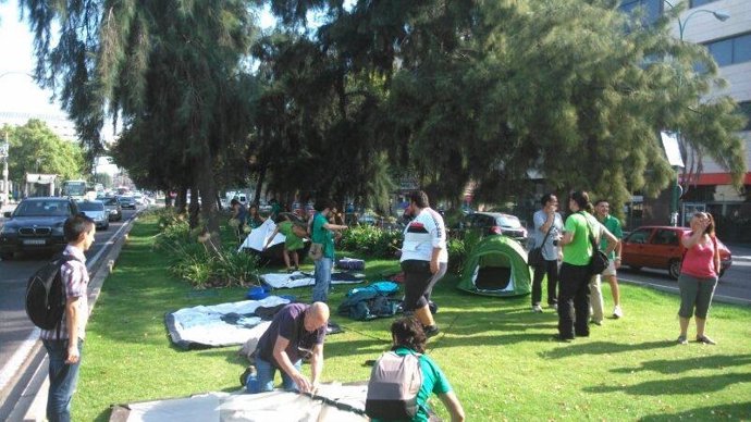 Interinos preparan la acampada ante el Parlamento