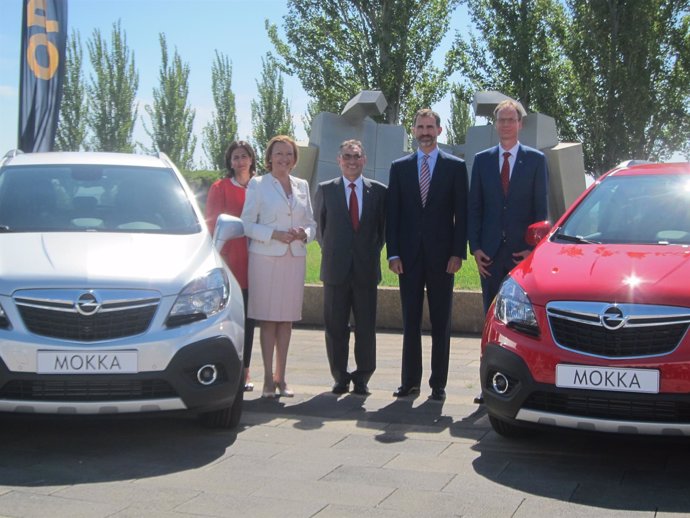 El Rey Felipe VI ha asistido a la presentación del Opel Mokka