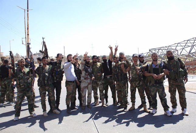 Soldados sirios celebran la toma de Halfaya de manos del Frente al Nusra