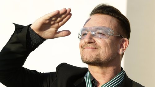 Bono condecorado en Francia