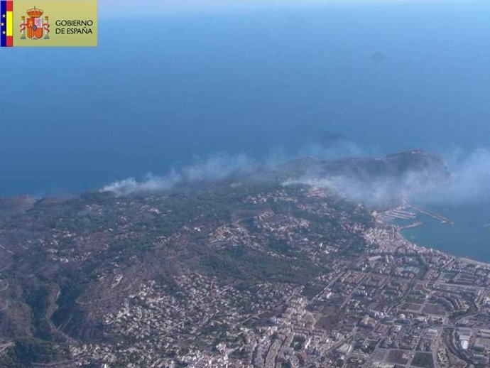 Imagen aérea del incendio en el Montgó