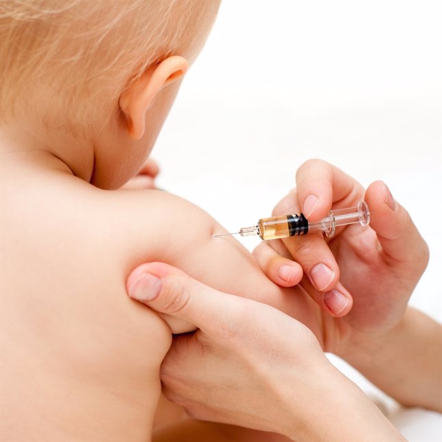 Niño recibiendo una vacuna