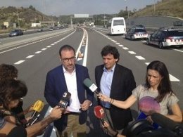 El conseller R.Espadaler y J.J.Isern (SCT), en el carril bus-VAO de la C-58
