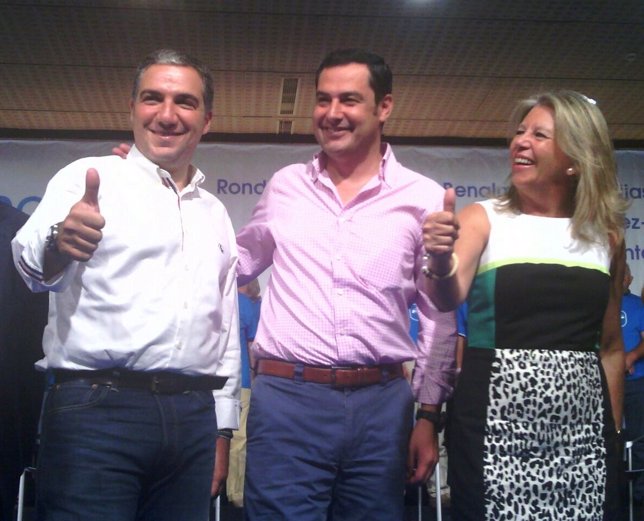 Elías Bendodo, Juanma Moreno y Ángeles Muñoz en Marbella